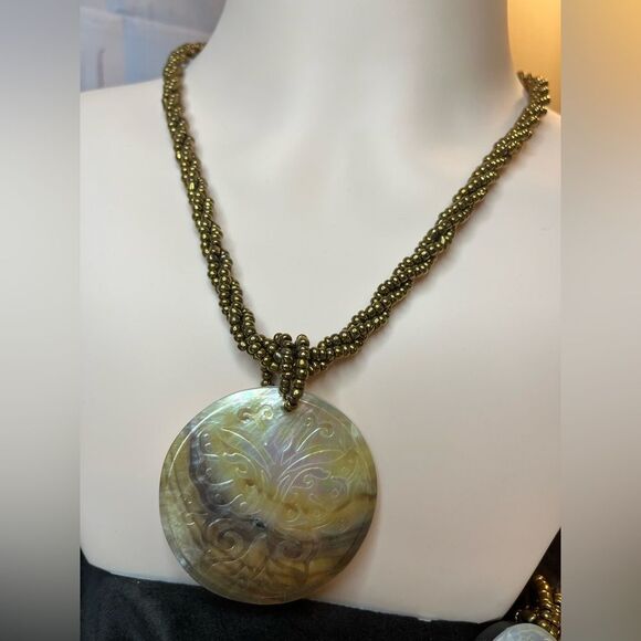 Natural Mother Of Pearl  Dark Abalone Carved Butterfly Beaded Jewelry Set - Picture 3 of 9